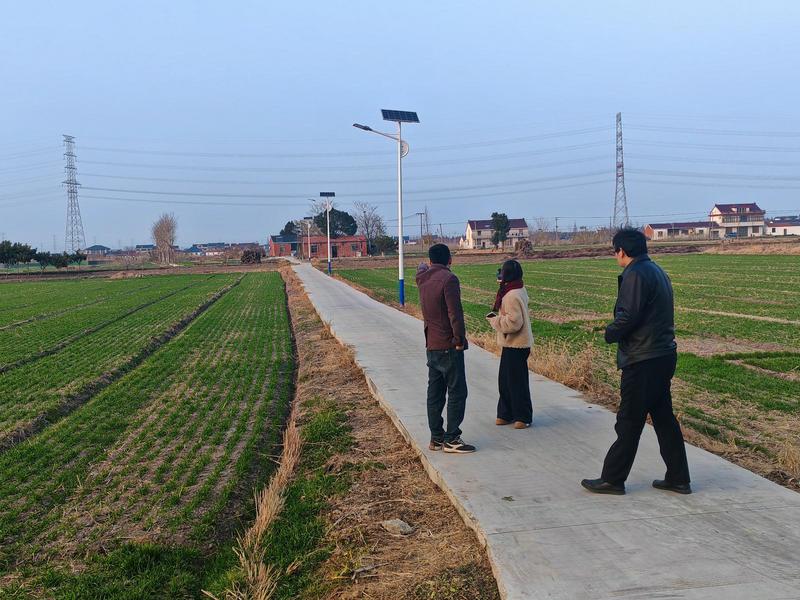 直通兩家農(nóng)戶的家門口 (1)